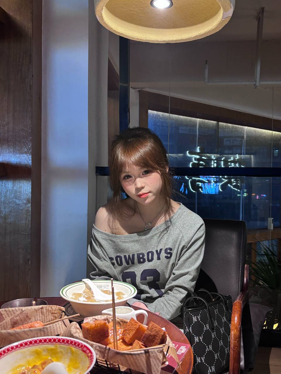 七七