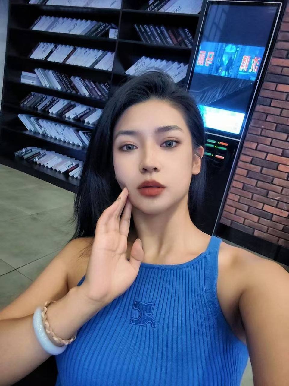 三三