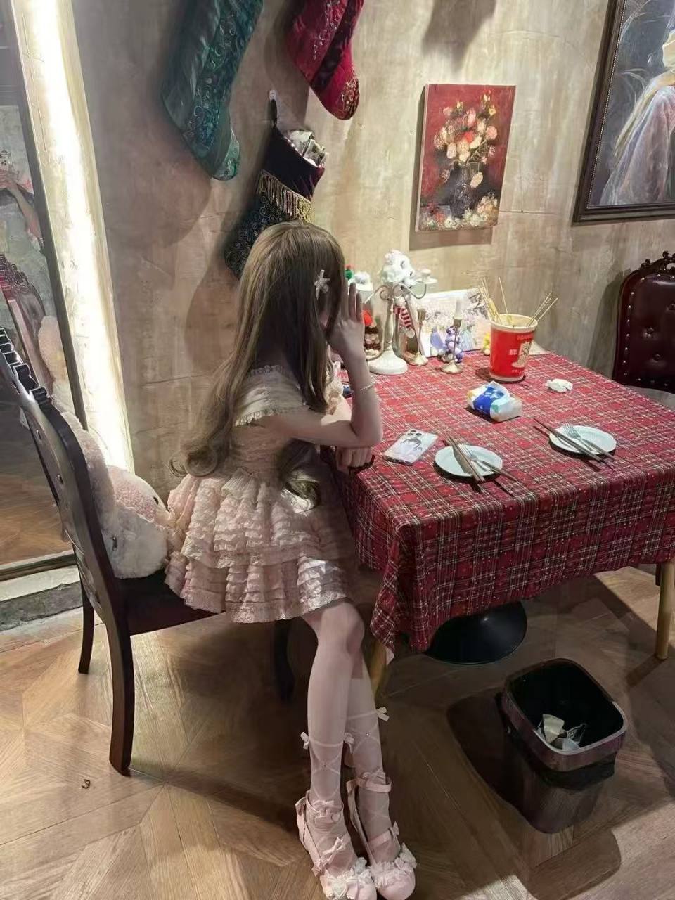 843