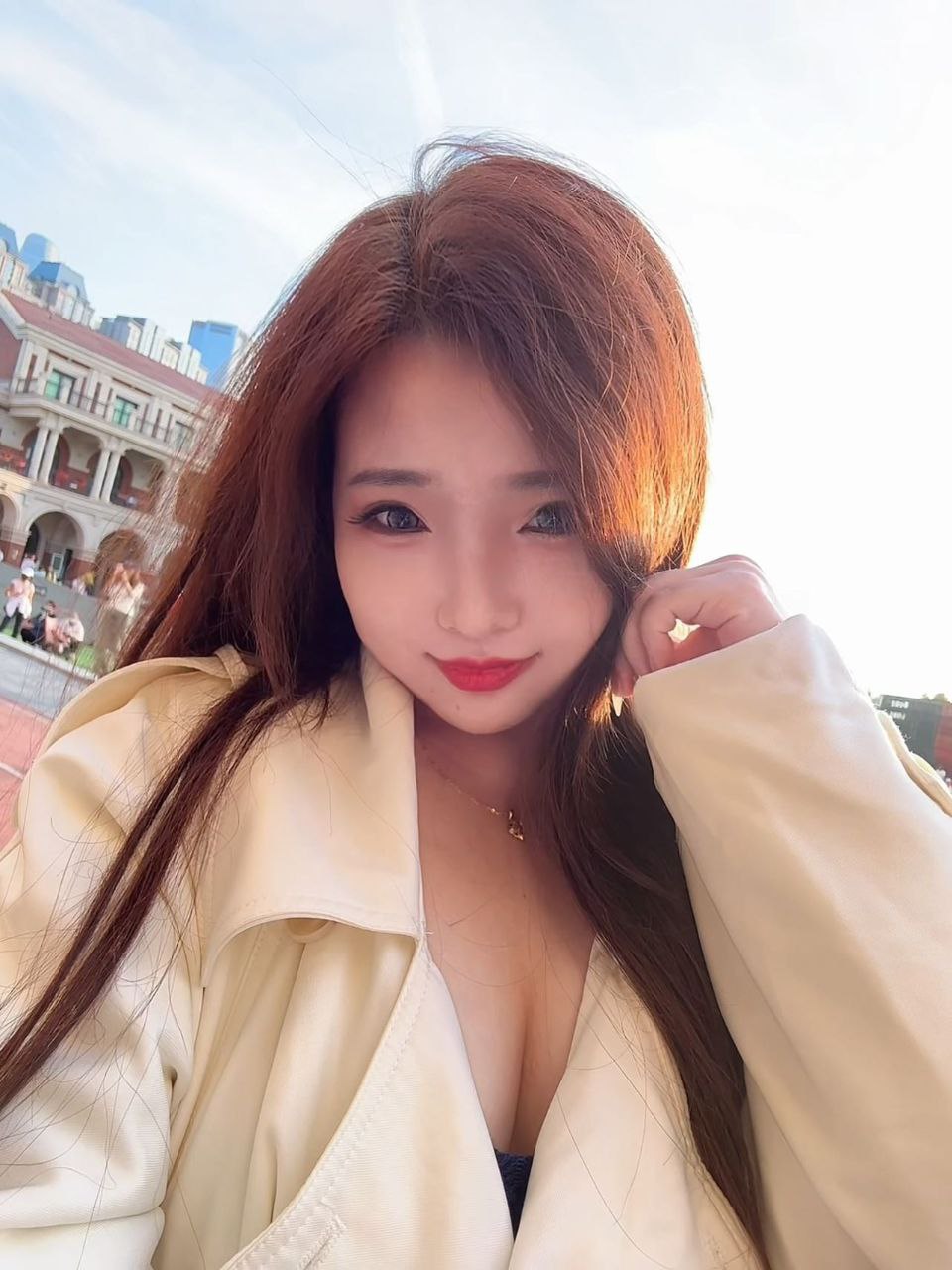 依依
