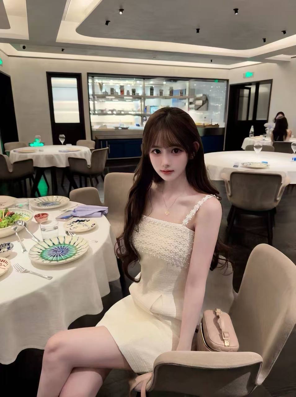 洛柠 财