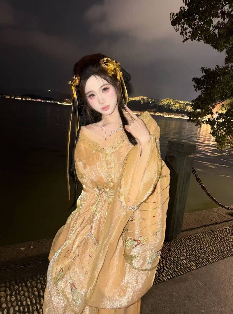 荷荷 小y