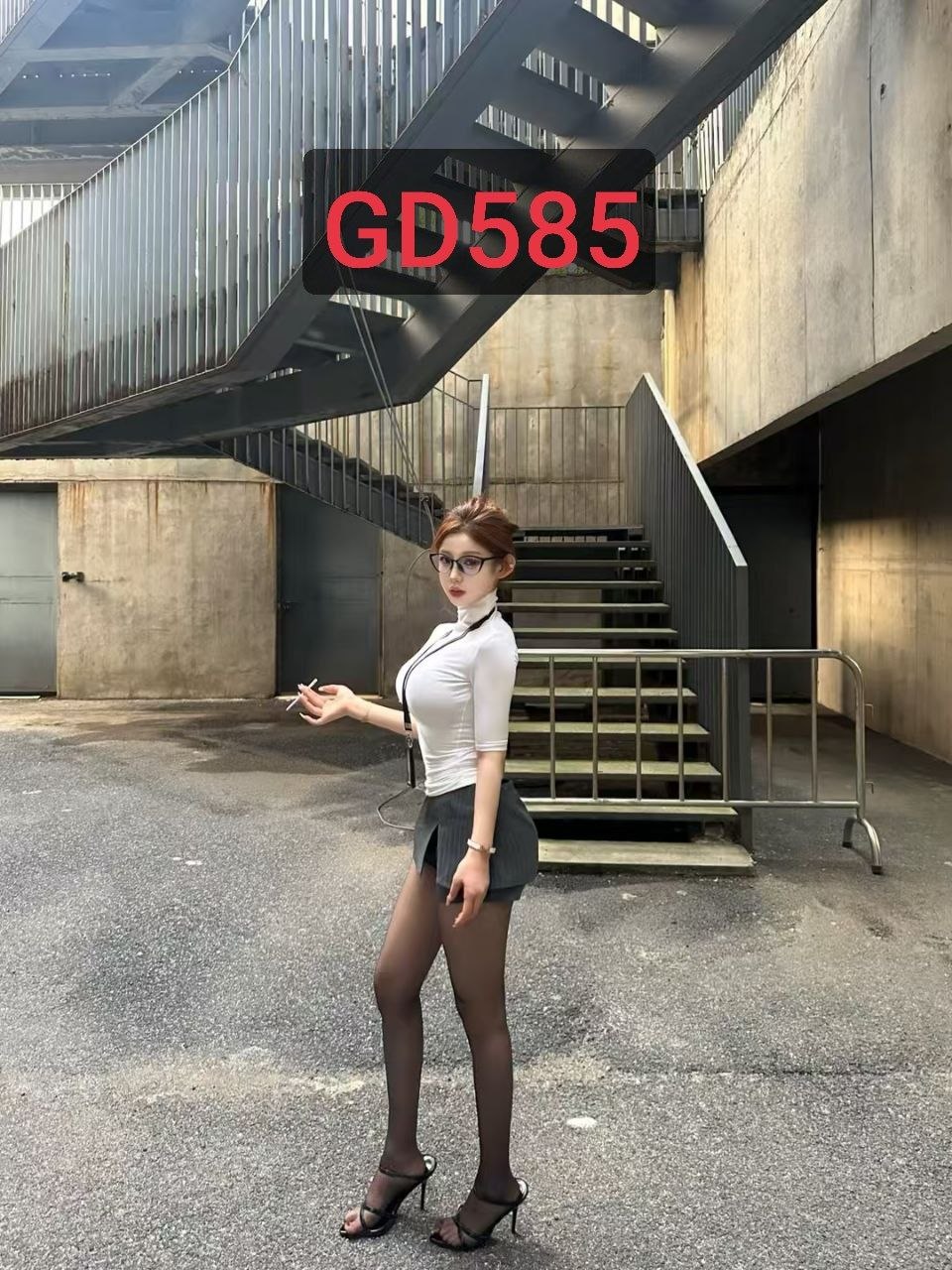 GD585 大胸 蜜桃臀 无套 反差 内色 潮喷 辣妹 童颜巨乳 馒头b 人工白虎