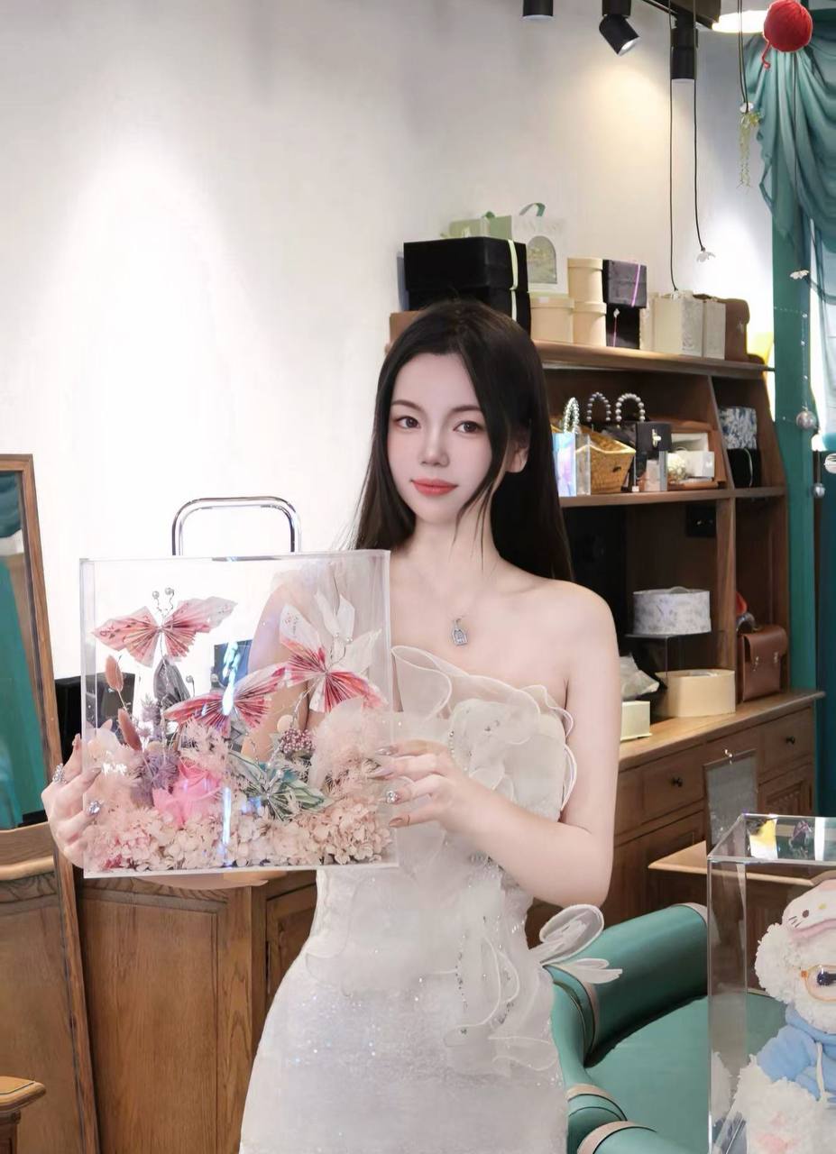 蔚蔚.