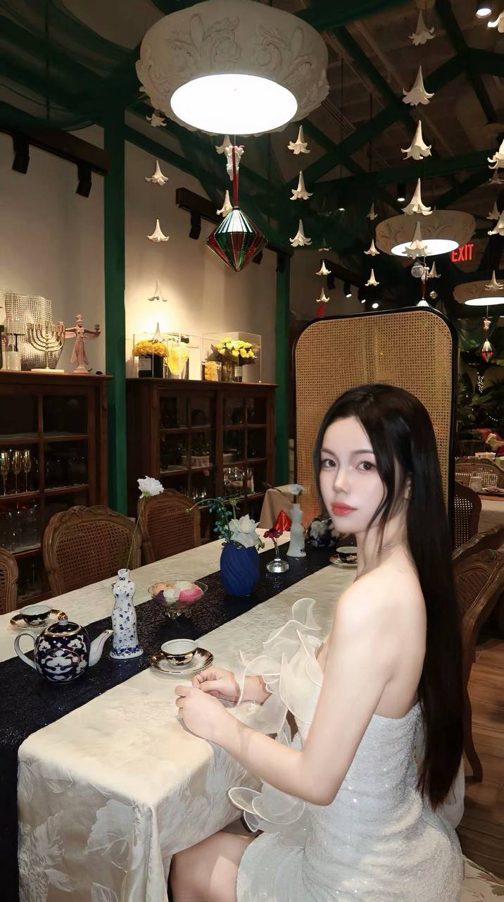 蔚蔚.