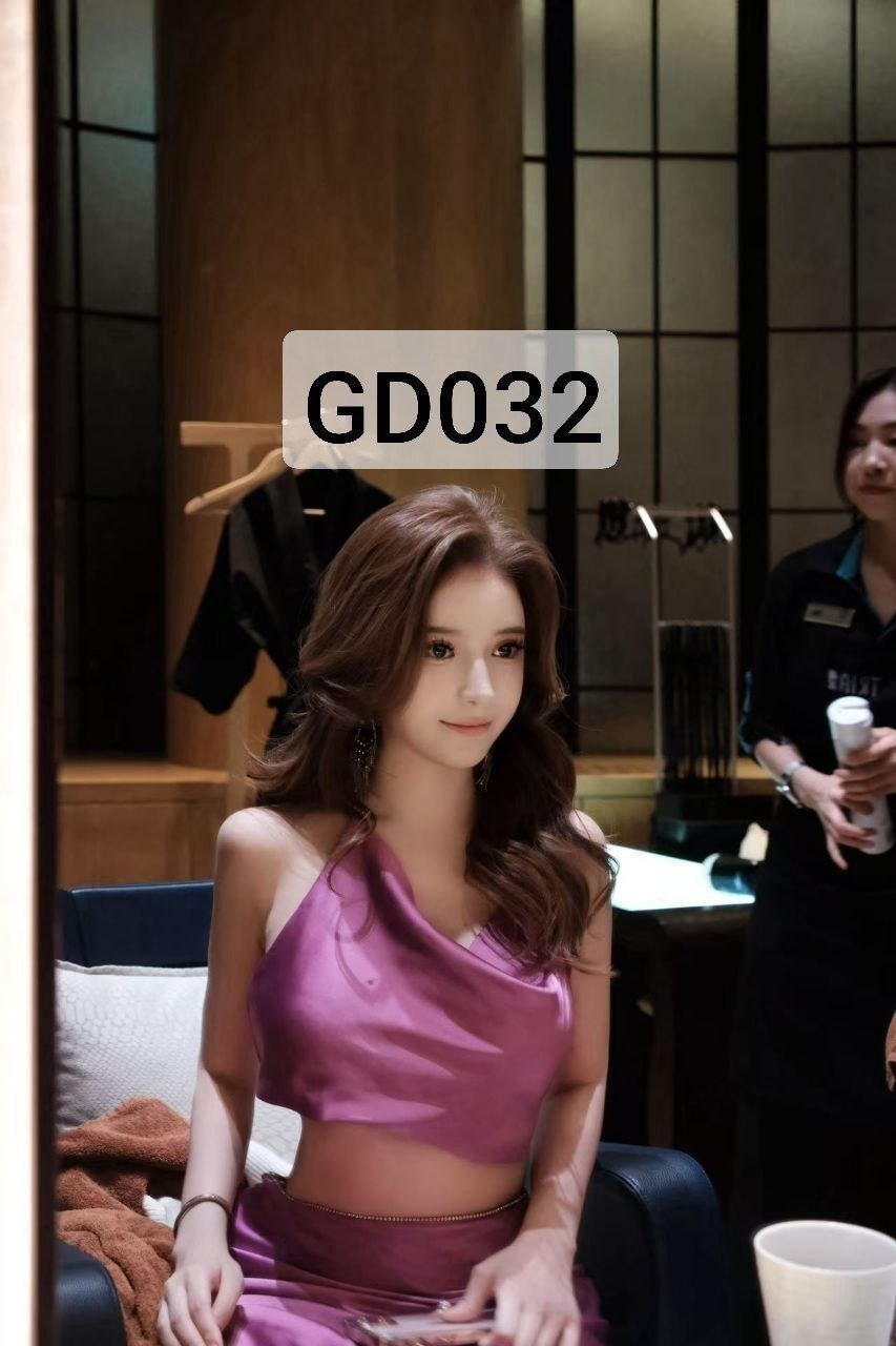 GD032 985女大 混血长相 大胸 冷白皮 三点粉