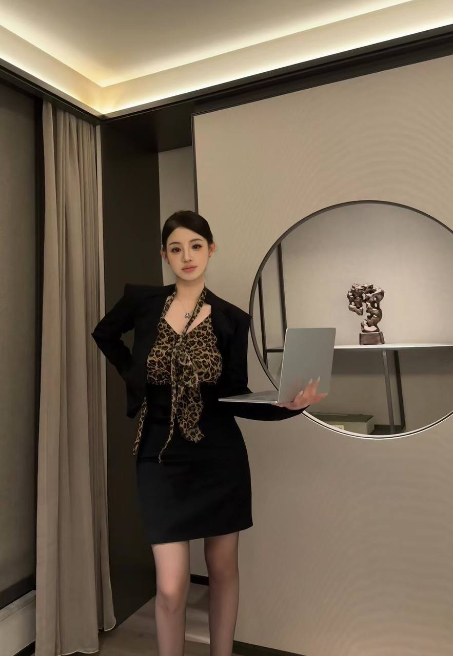 Kiki w少小美
