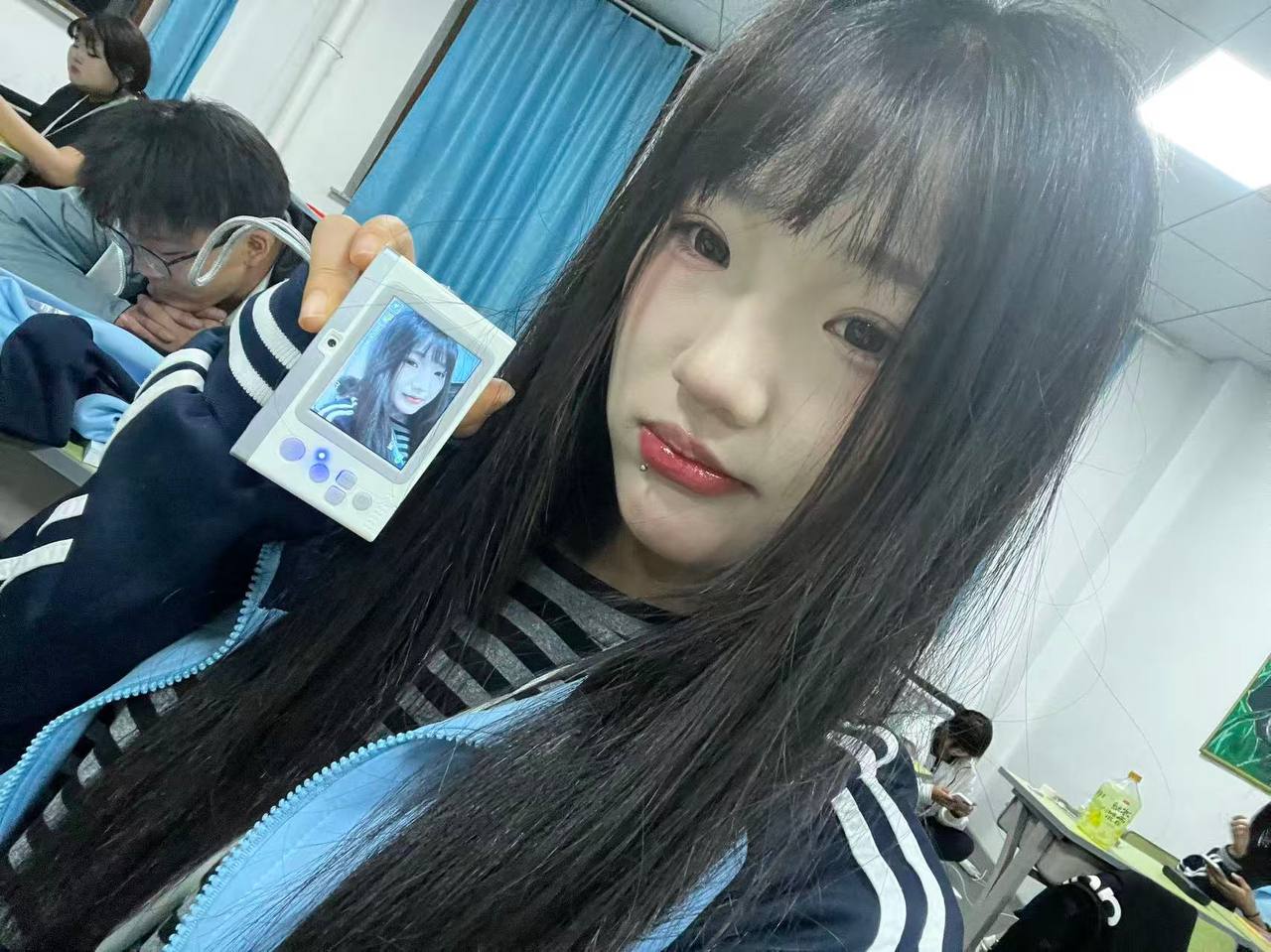 彤彤