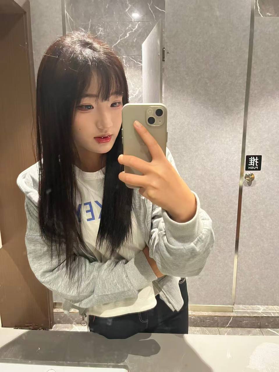 彤彤