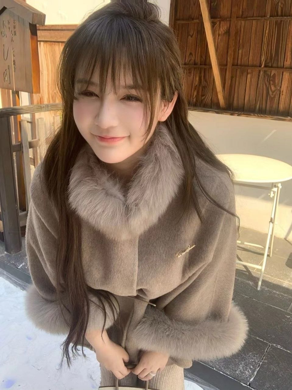 依依