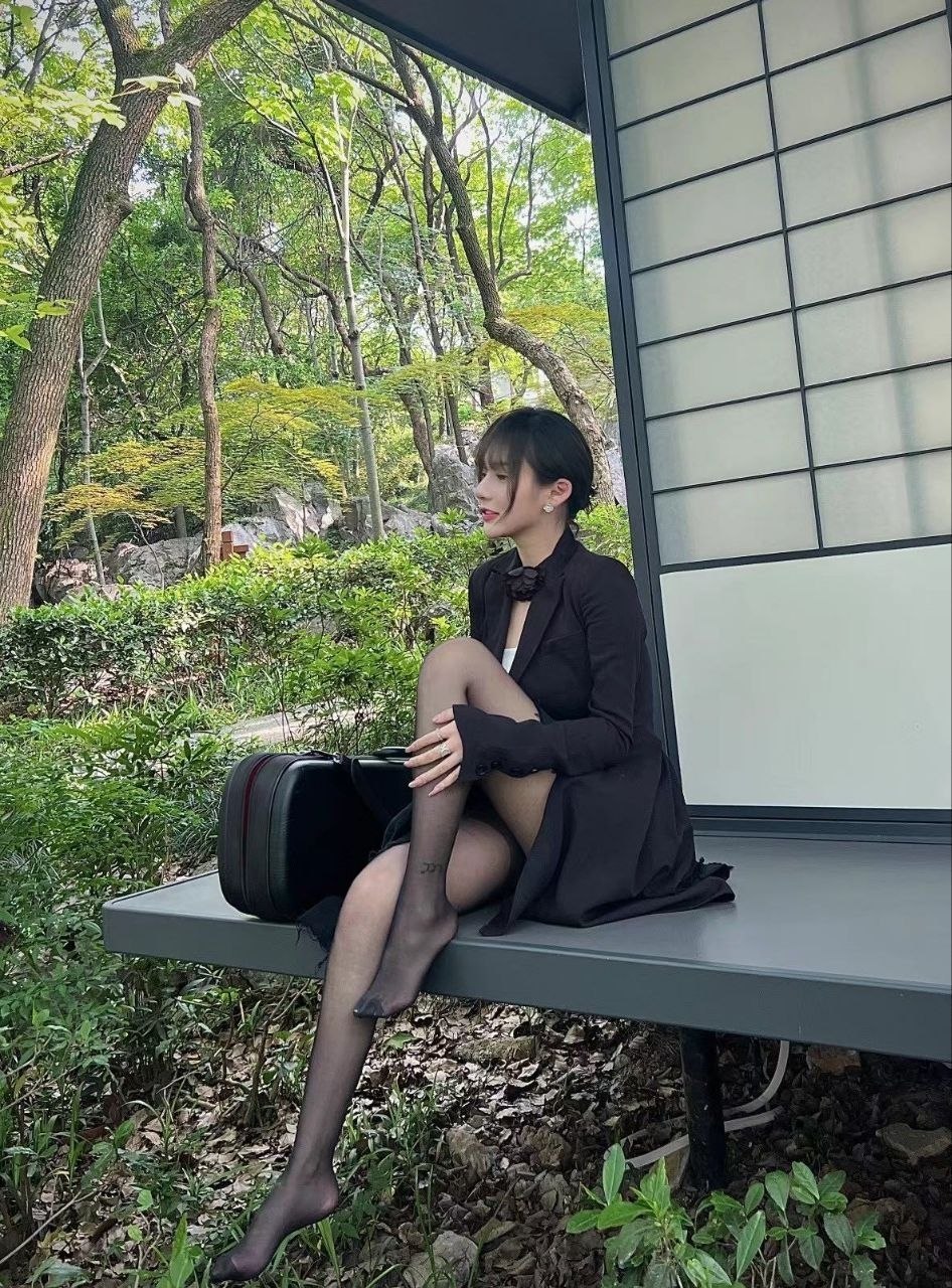 依依