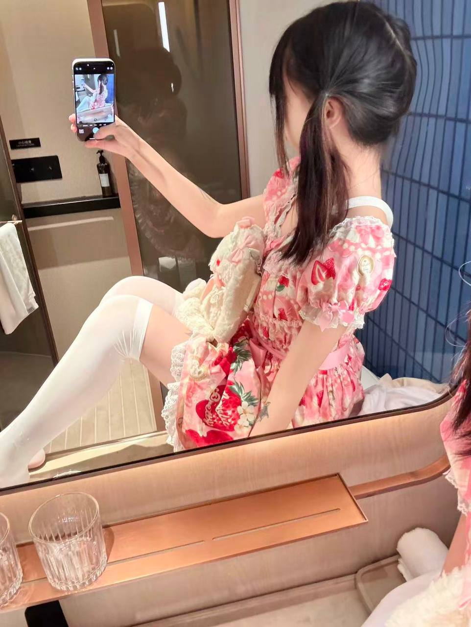 小u伤 w 少小美