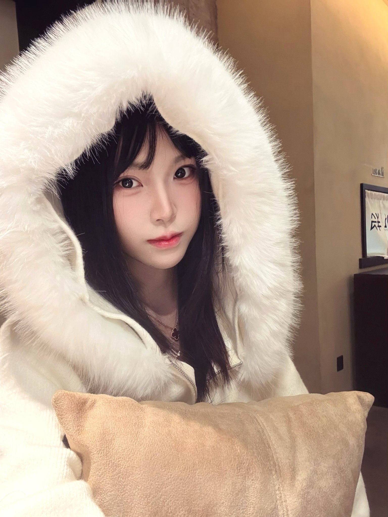 YC085