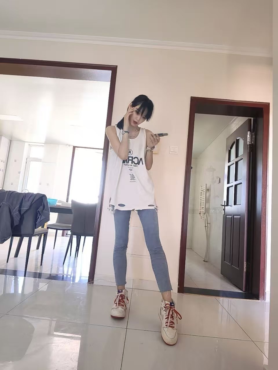 F16