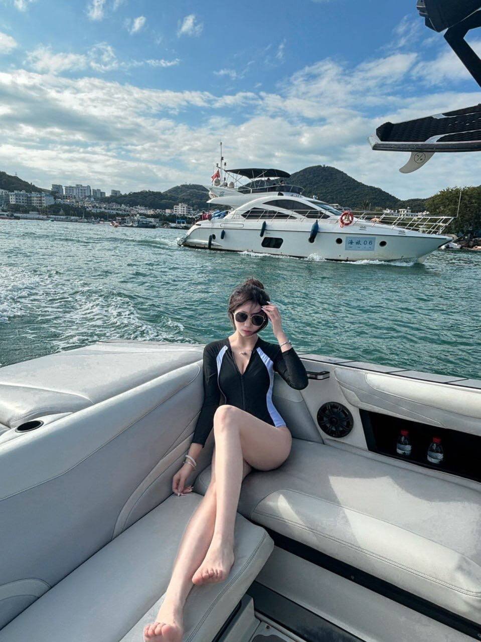 小何