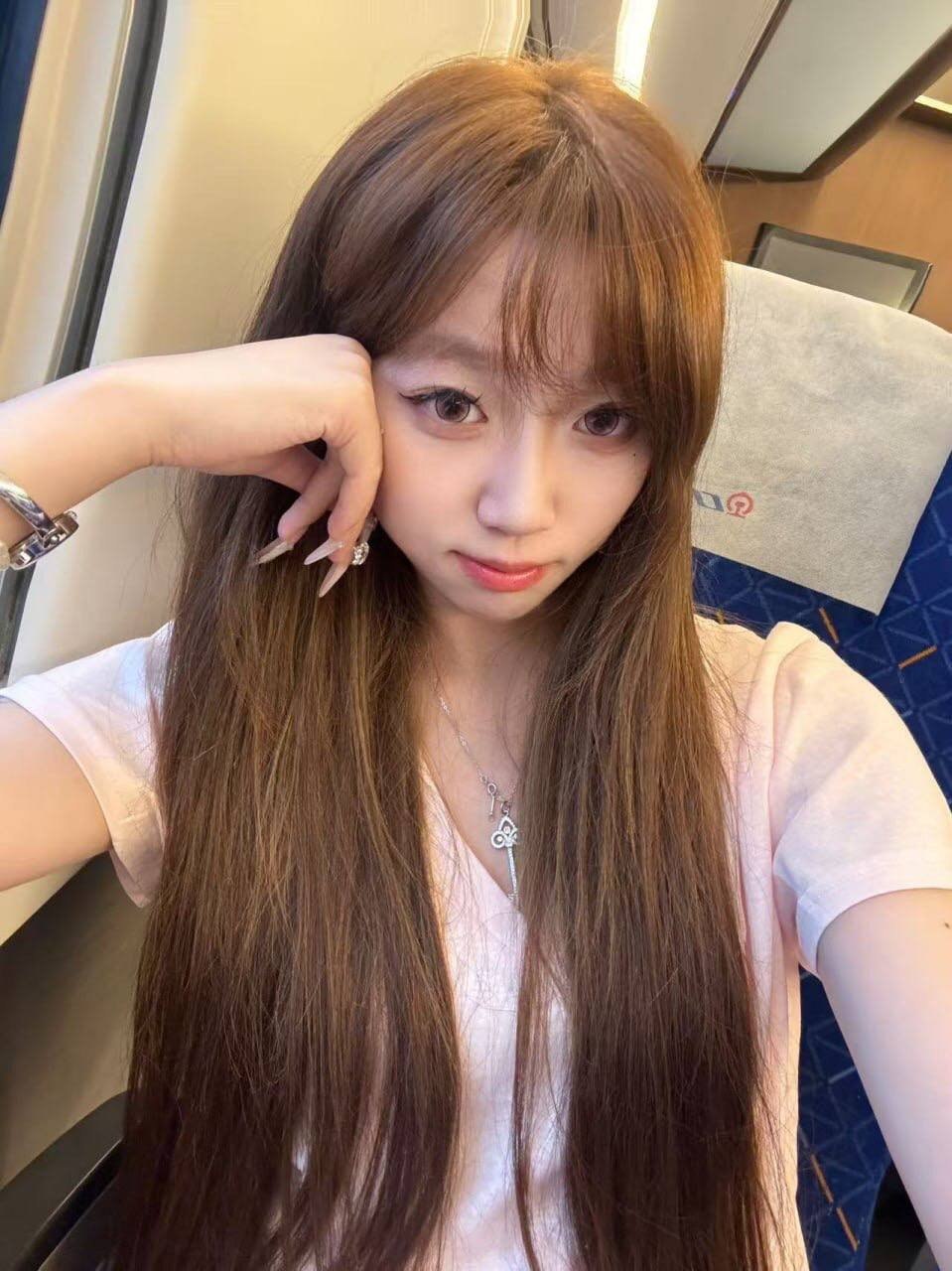 小何