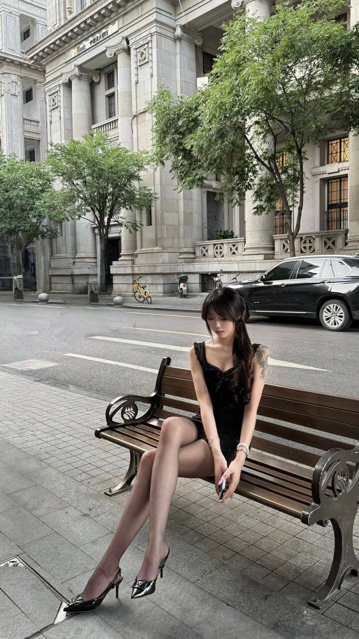 小何