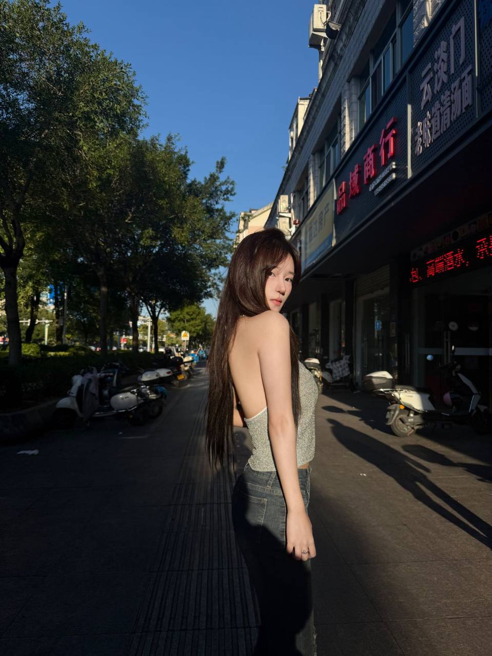 吱吱