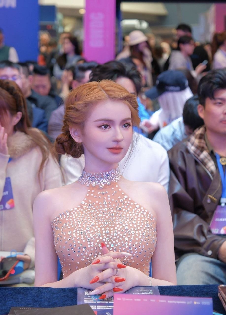 GD032 985女大 混血长相 大胸 冷白皮 三点粉