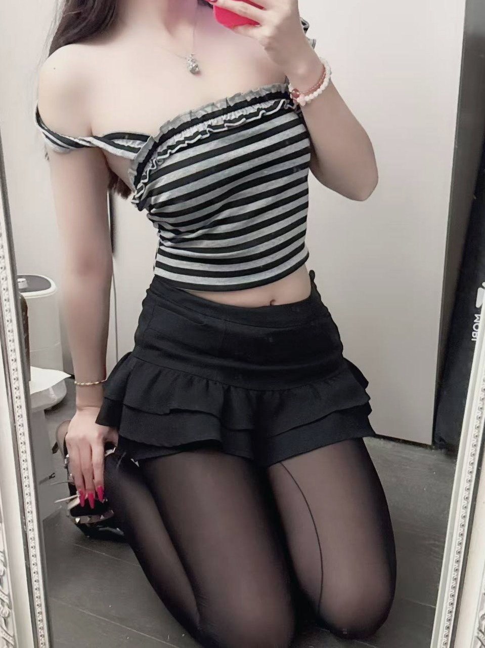 028