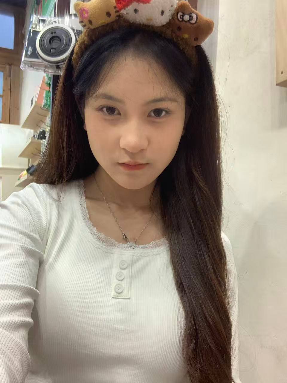 D881