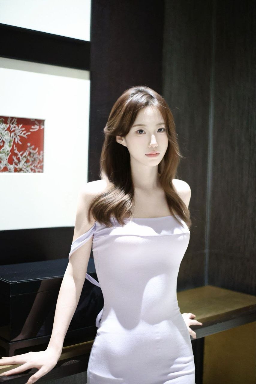 GD427 211女大 冷白皮 筷子腿 妈生脸 白虎 一线天 三点粉