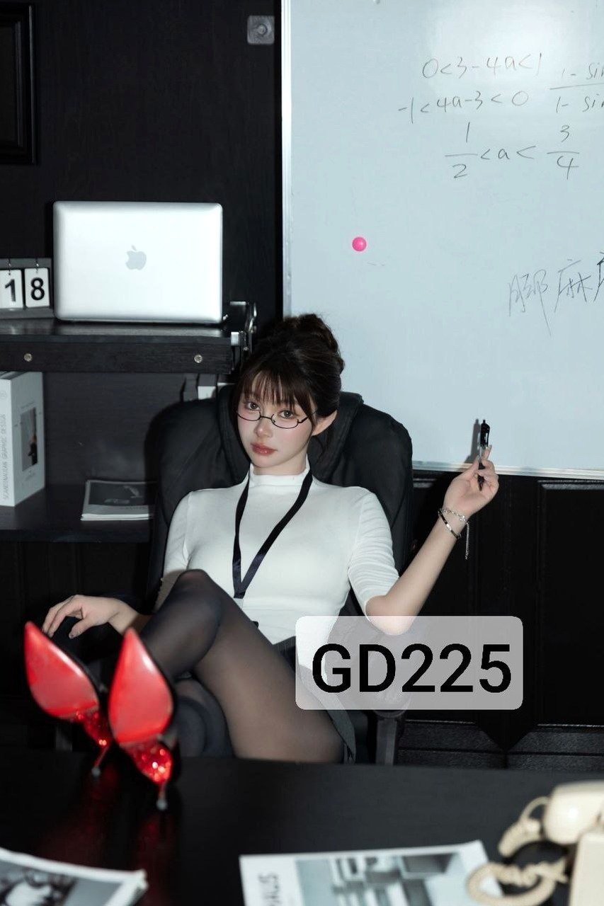 GD225 留学经历 老师 反差 大胸 前凸后翘 无套 内色