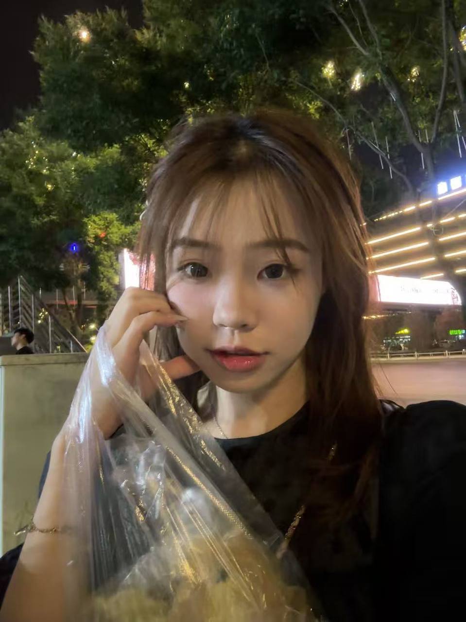 宾利（刚下海没多久）