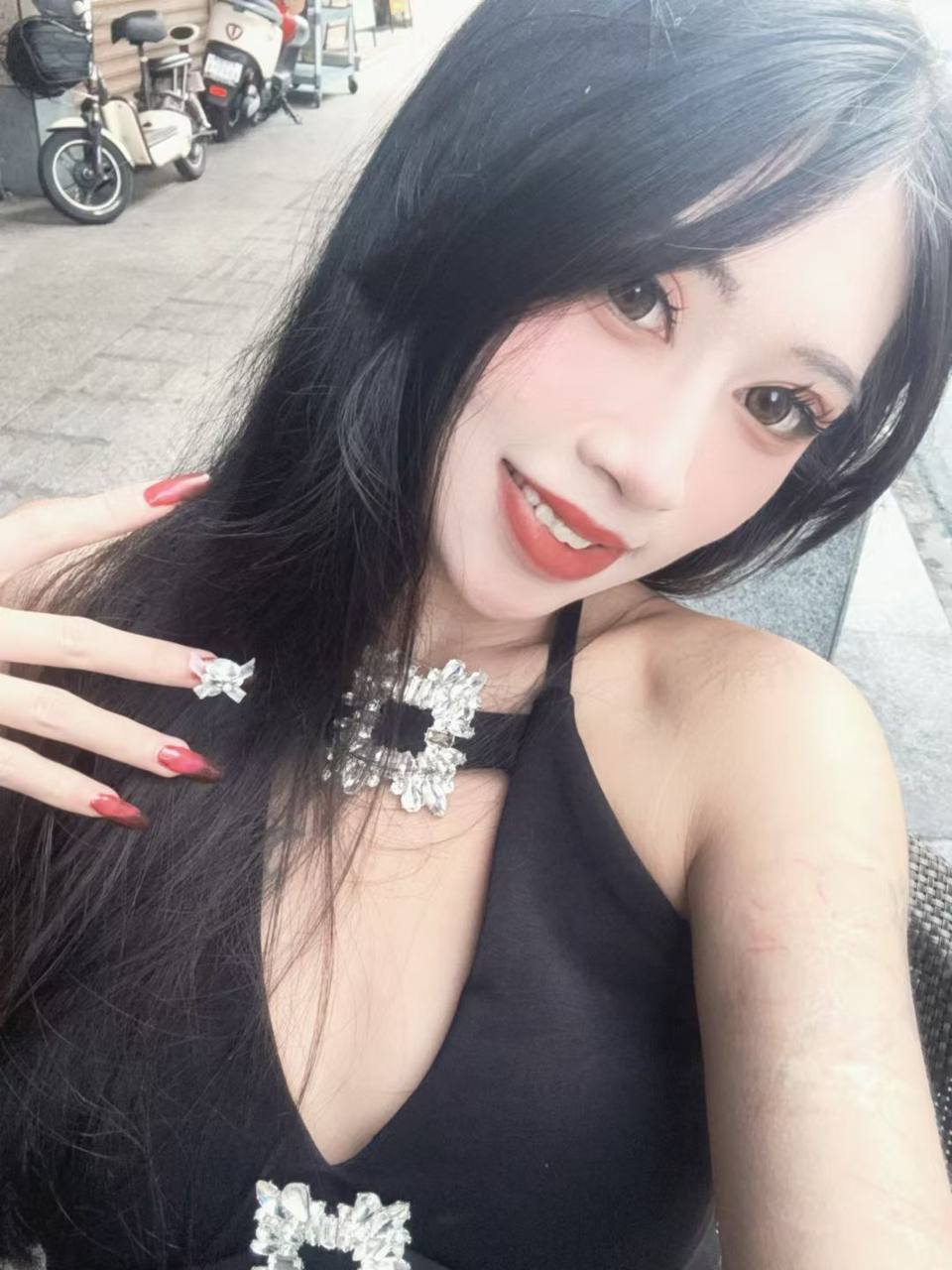 淇