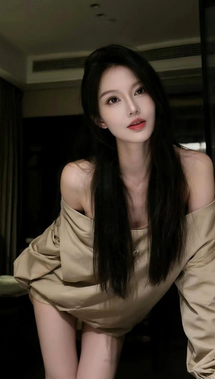 小E