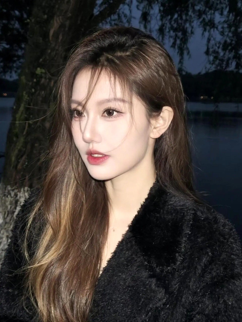 小E