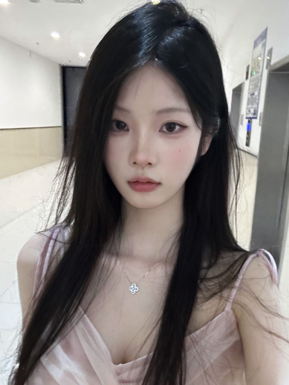 依依