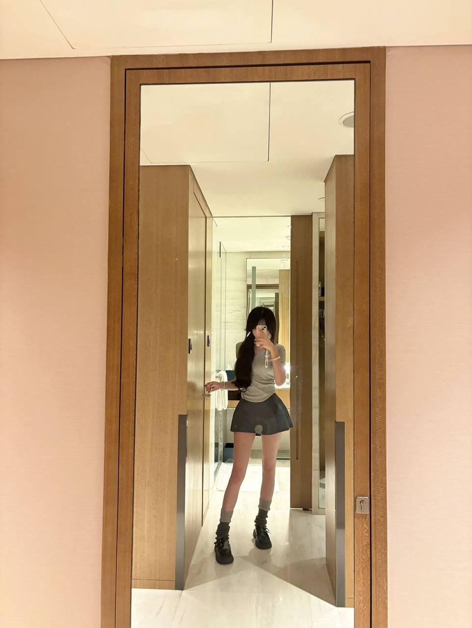 小何