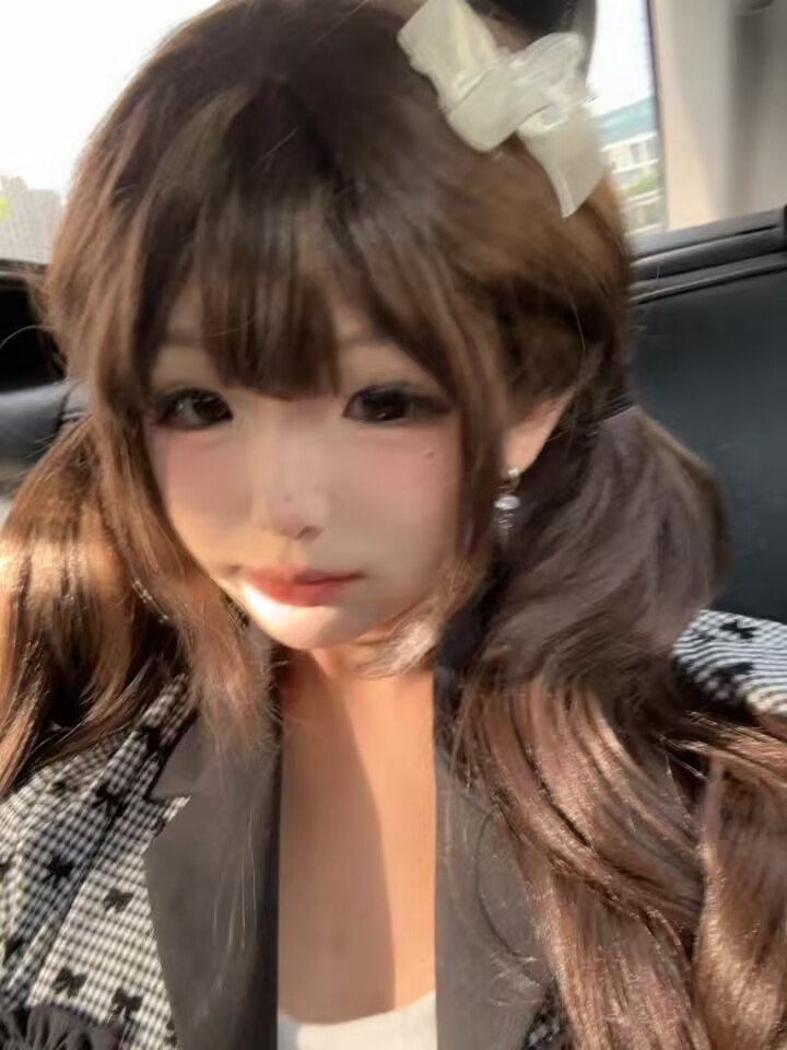 灿