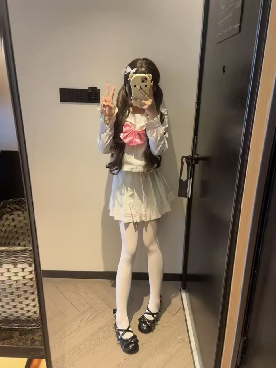 灿