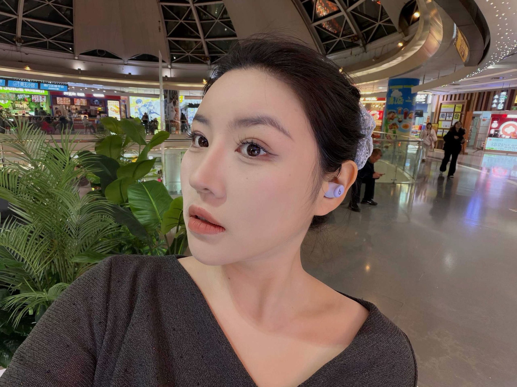 依然