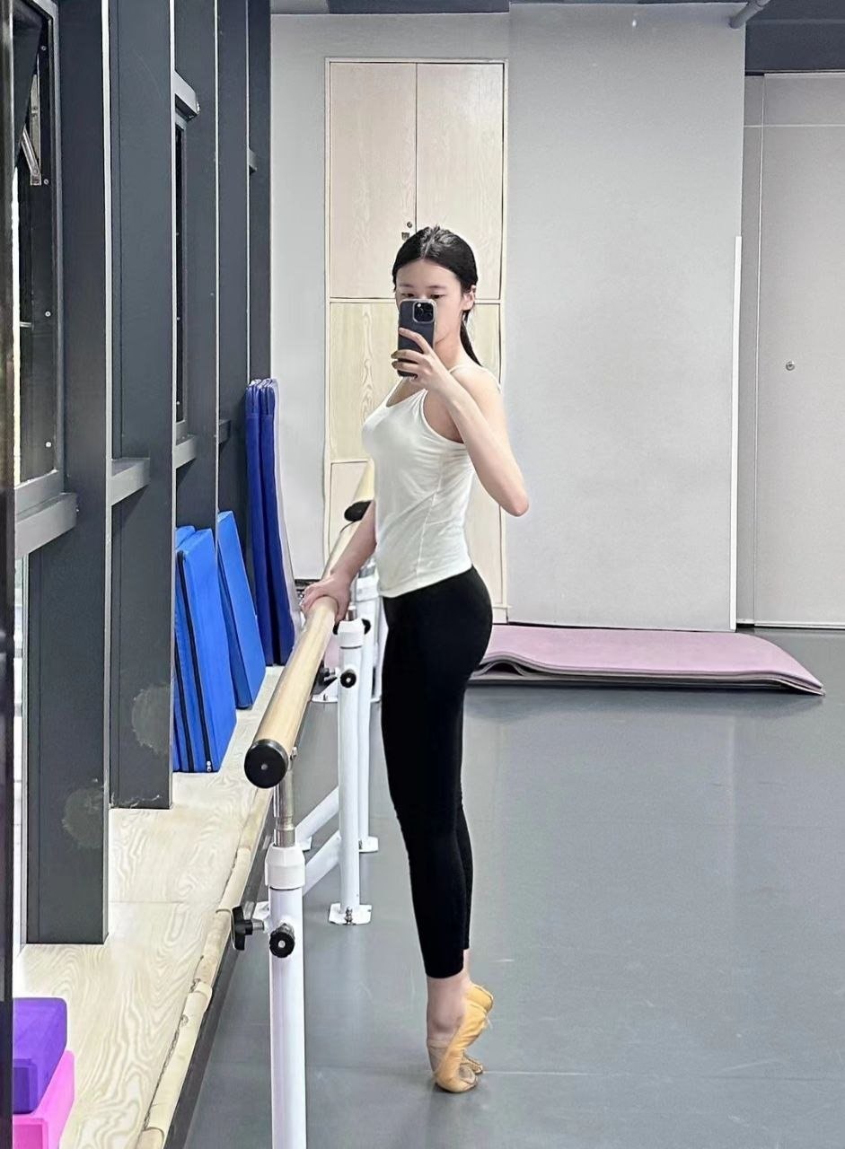 GD593 新人 舞蹈生 清纯 蜜桃臀 无套 内色