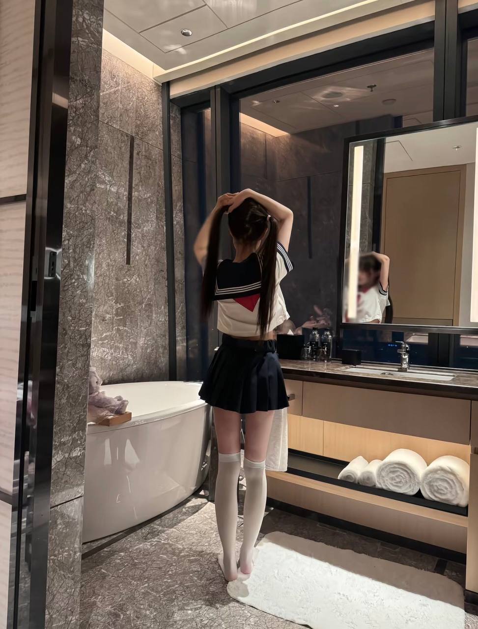 💗💗迪士尼 A97 在校艺术生爱好小提琴，画画可爱多风格，懂事情商高，女友般的存在，平时在🎒