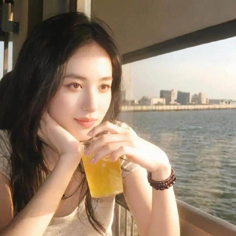 安安💗迪士尼💗 C31本人比照片好看 皮肤白嫩光滑，天然无整，圈子干净，重点大学音乐作曲，专业，四川音乐协会会员合作出版过书籍两首钢琴作品，一首声乐作品，英语流利，无障碍交流会，书法，性格，温柔照顾人
