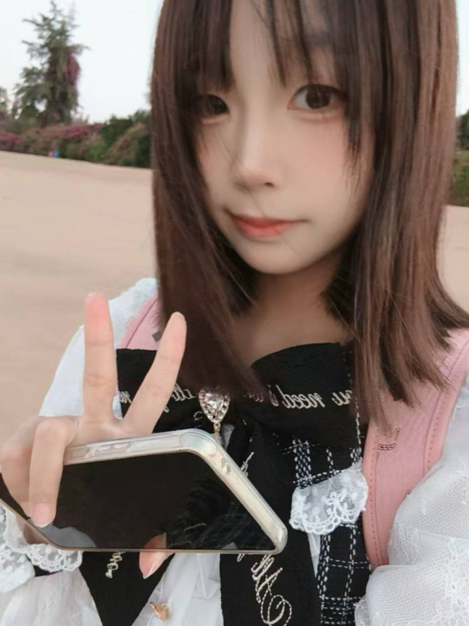 莫莫